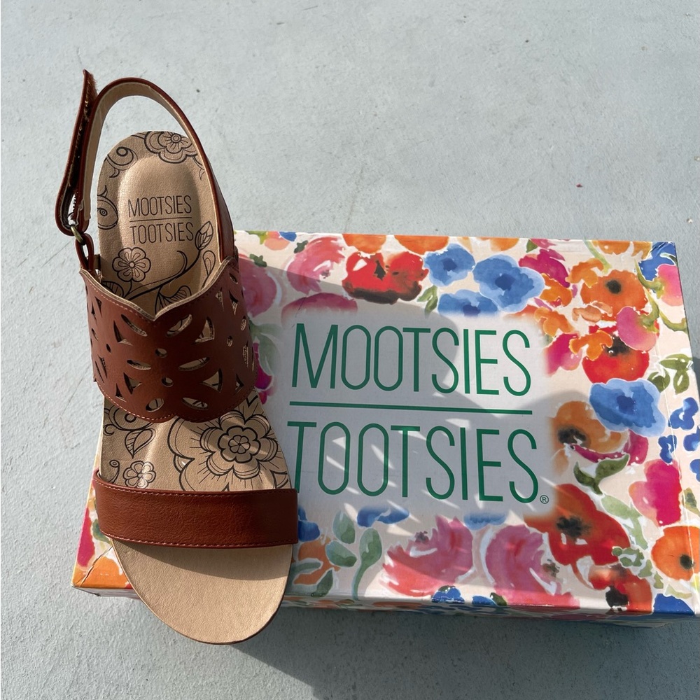 Mooties Tooties~Size 8~Worn a few times~Brown